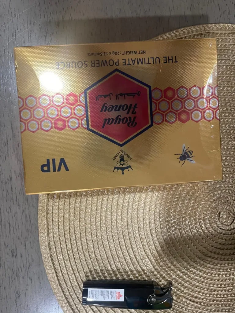Customer photo: a sealed box of Royal Honey VIP, 12 sachets of 20 g, on a table